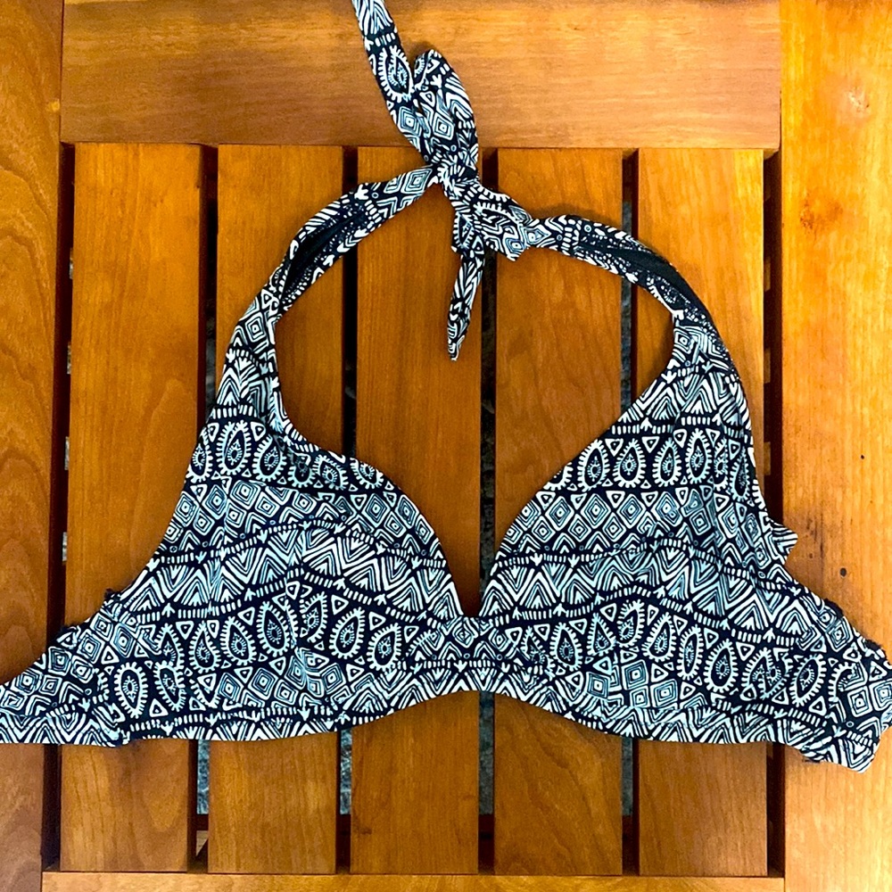 Old Navy wire bathing suit top